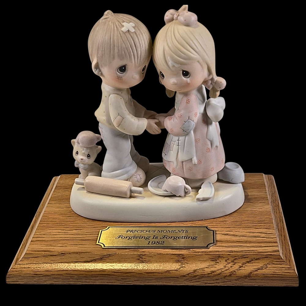 Precious Moments "FORGIVING IS FORGETTING" 1982 Retired Figurine E-9252 No Box
